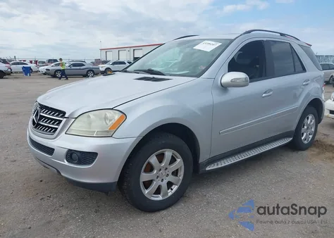 2006 Mercedes-Benz Ml 350 4Matic z USA, uszkodzony, nr VIN 4JGBB86E56A064117